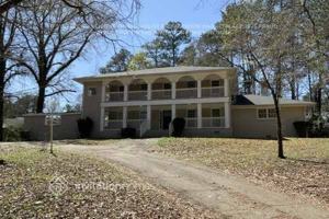 featured image of 5850 Whispering Pines Cir Sw