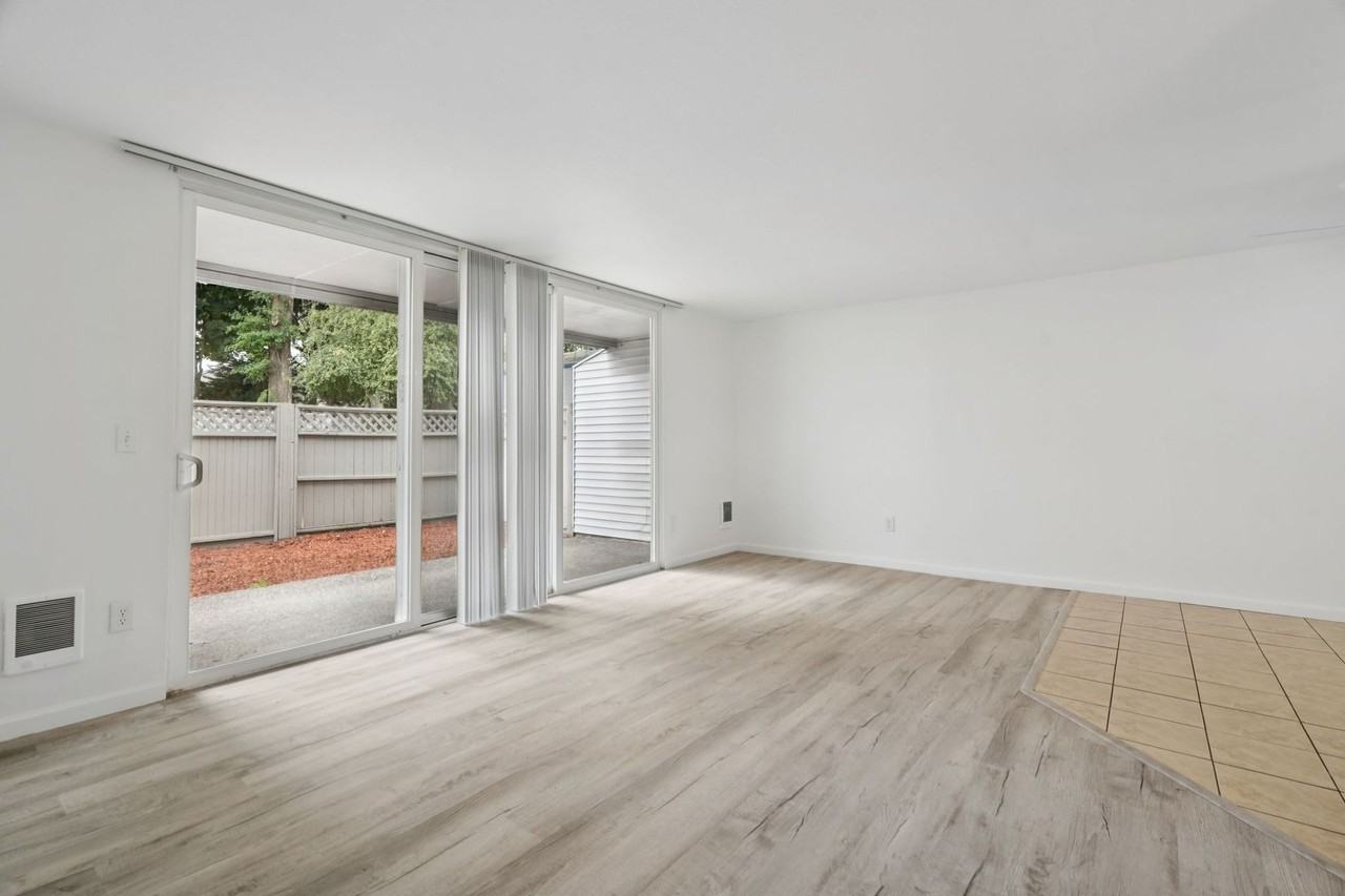 Images Columbia Apartments - Photo 3 of 50