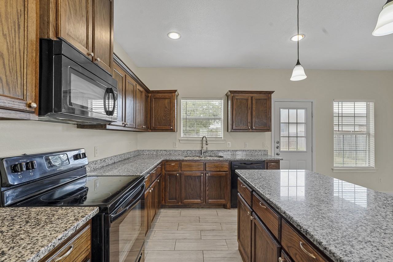 2103 Oliver St #1 - Photo 5 of 19