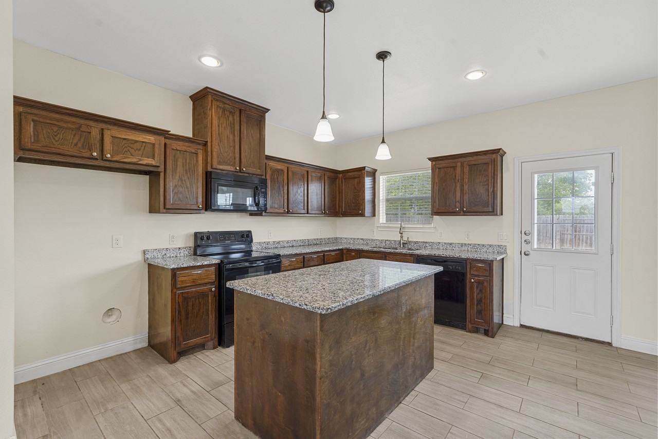 2103 Oliver St #1 - Photo 6 of 19