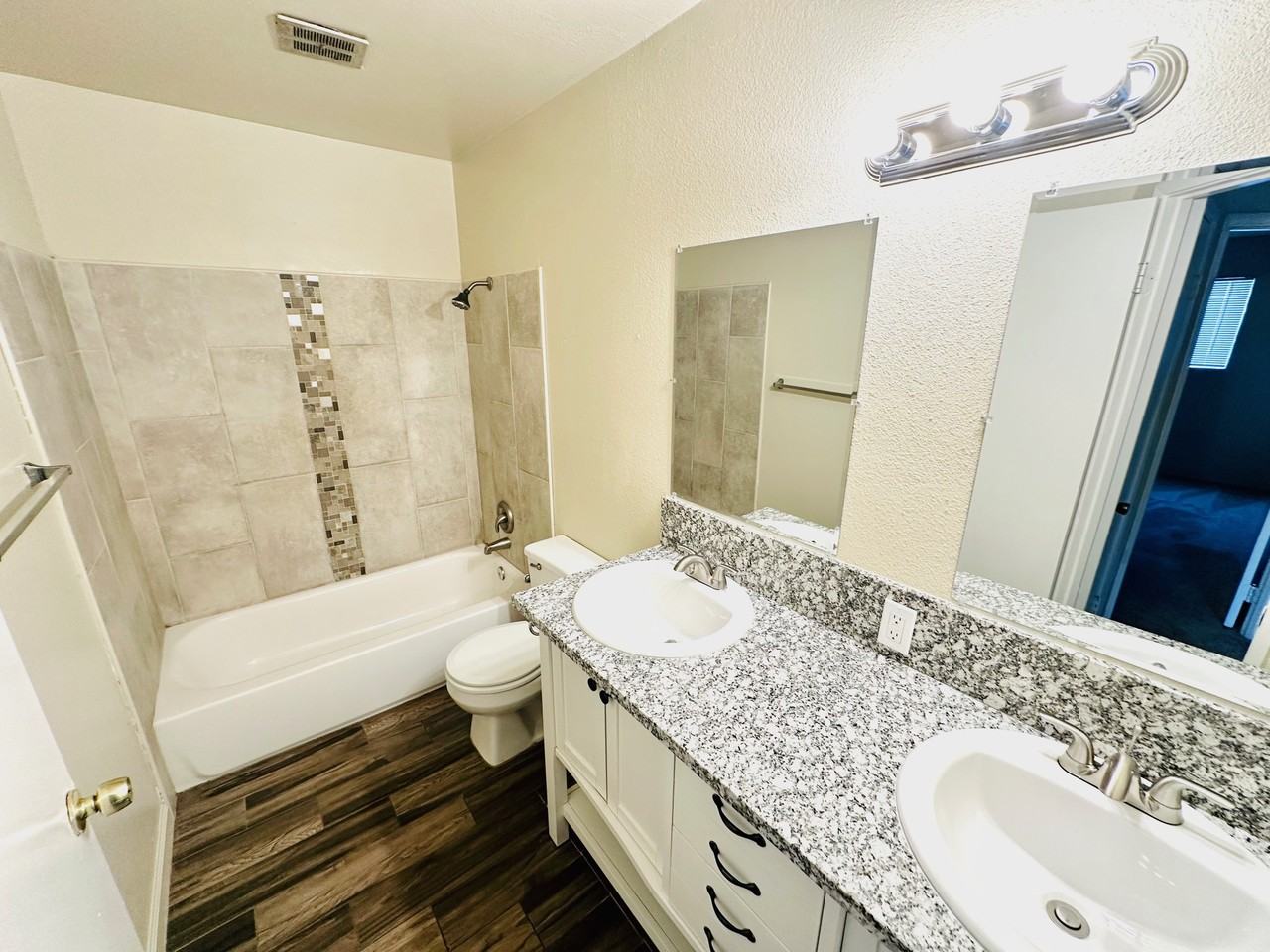 1318 E San Ramon Ave #1318H - Photo 4 of 17