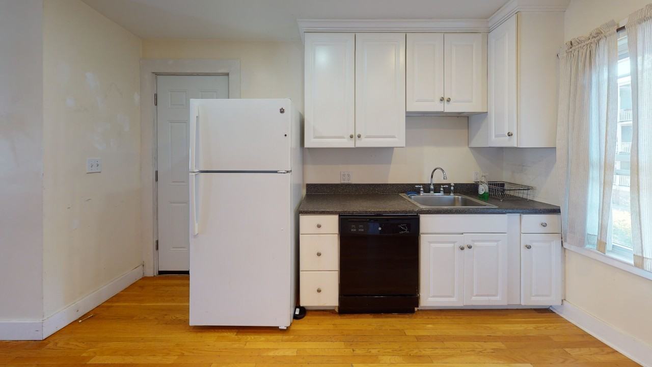 47 Fairbanks St #1 - Photo 2 of 12