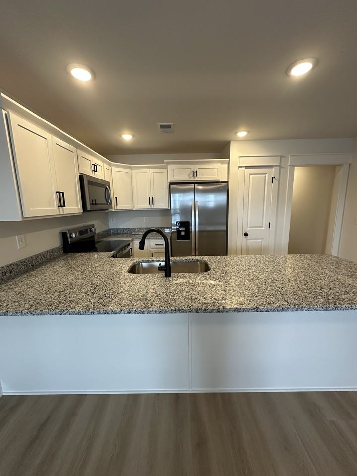 347 Woods Rd #A - Photo 5 of 6