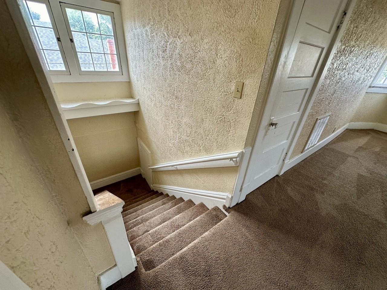 1121 8th St #3 - Photo 2 of 8