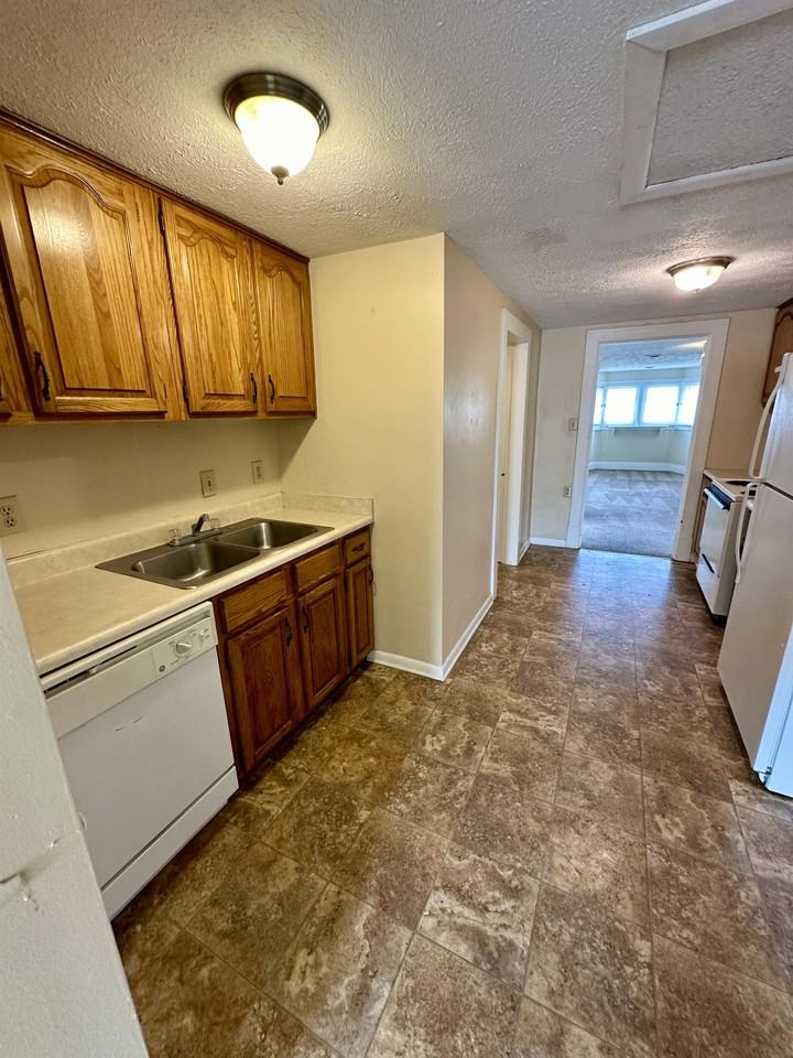 1121 8th St #3 - Photo 3 of 8