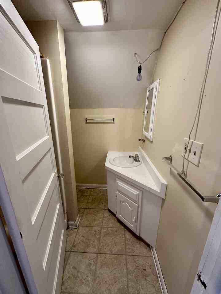 1121 8th St #3 - Photo 5 of 8