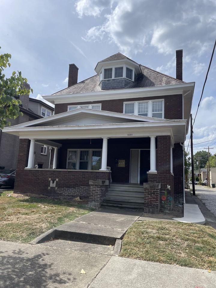 1121 8th St #3 - Photo 7 of 8