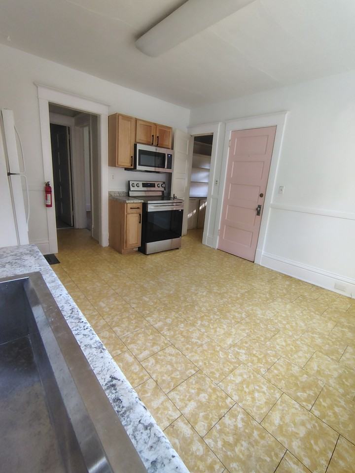 1812 S 4th St #1 - Photo 3 of 8