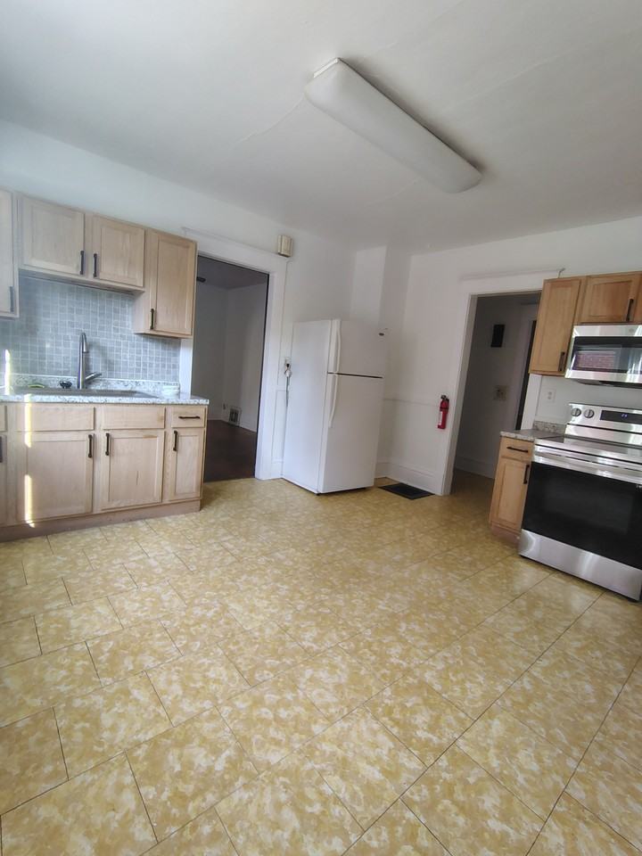 1812 S 4th St #1 - Photo 4 of 8