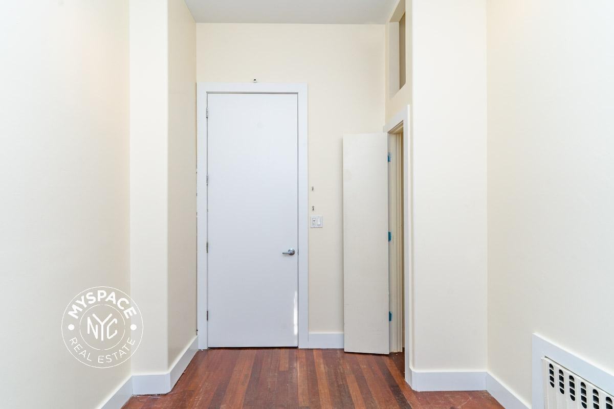 191 Meserole St #3R - Photo 6 of 7