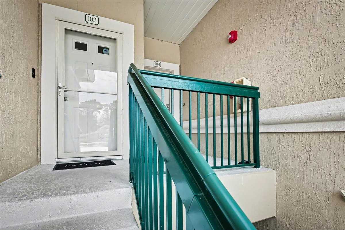 100 Bermuda Bay Cir #1 - Photo 6 of 30