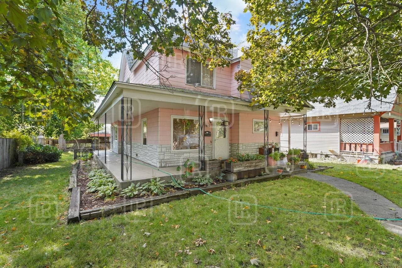 1813 W Mission Ave #2 - Photo 2 of 7