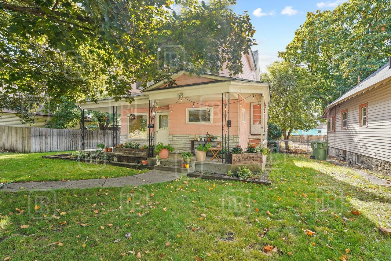 1813 W Mission Ave #2 - Photo 3 of 7