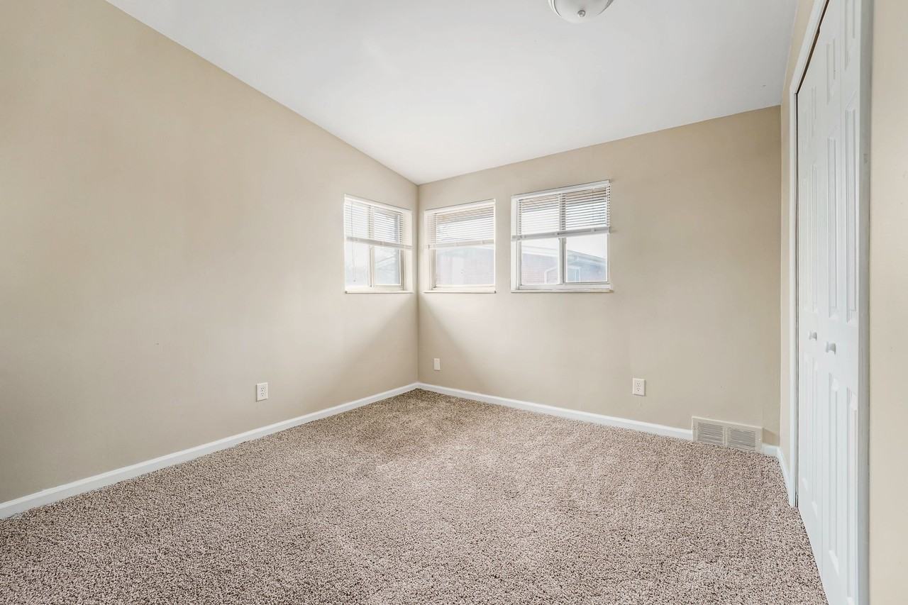 24571 Kelly Rd #24571-1UPG - Photo 7 of 9