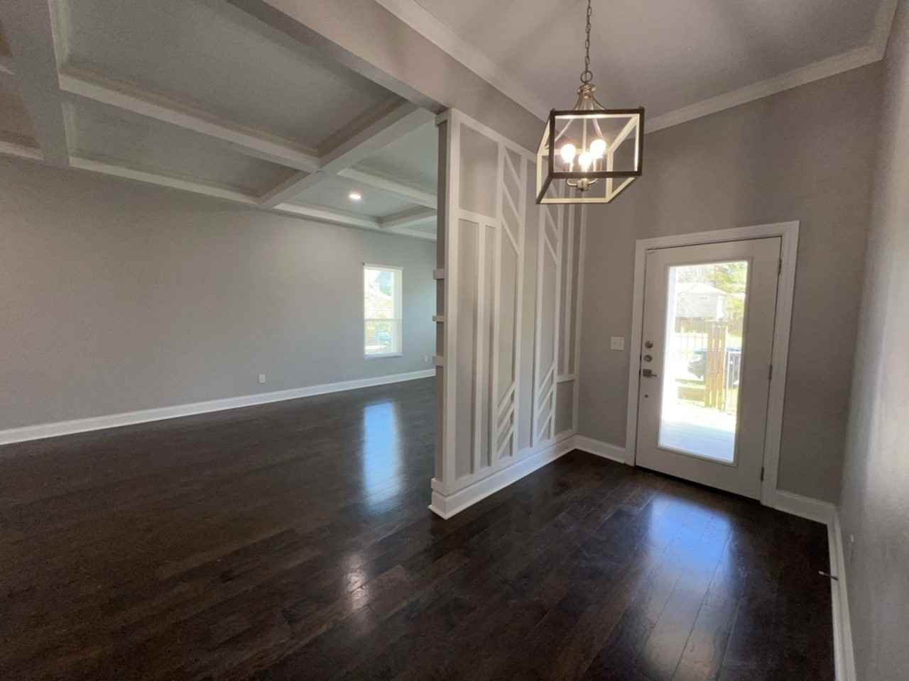 401 Walton St - Photo 4 of 27