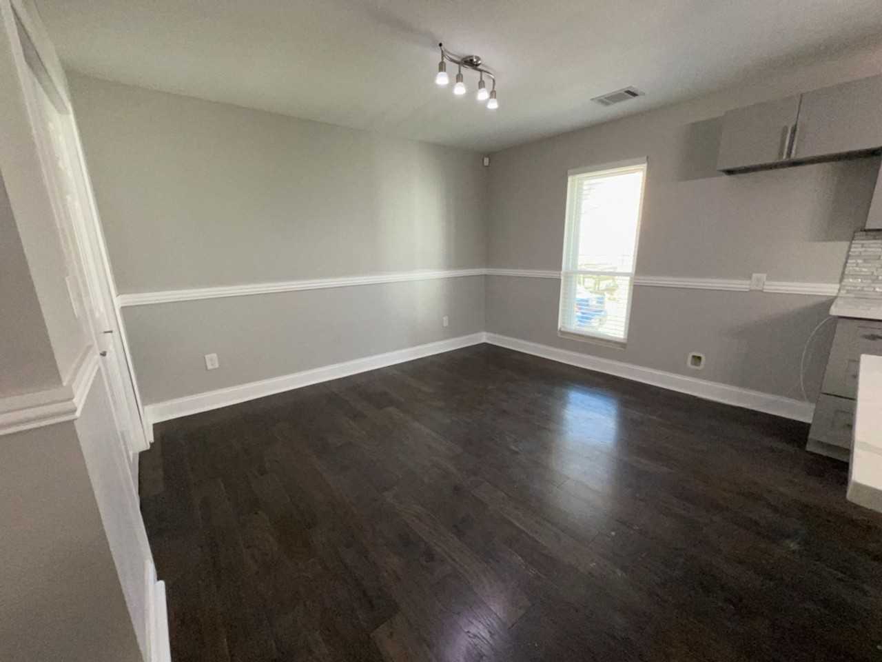 401 Walton St - Photo 7 of 27