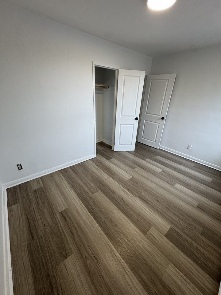 2204 Dufferin Street - Photo 6 of 20