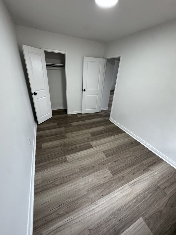 2204 Dufferin Street - Photo 7 of 20