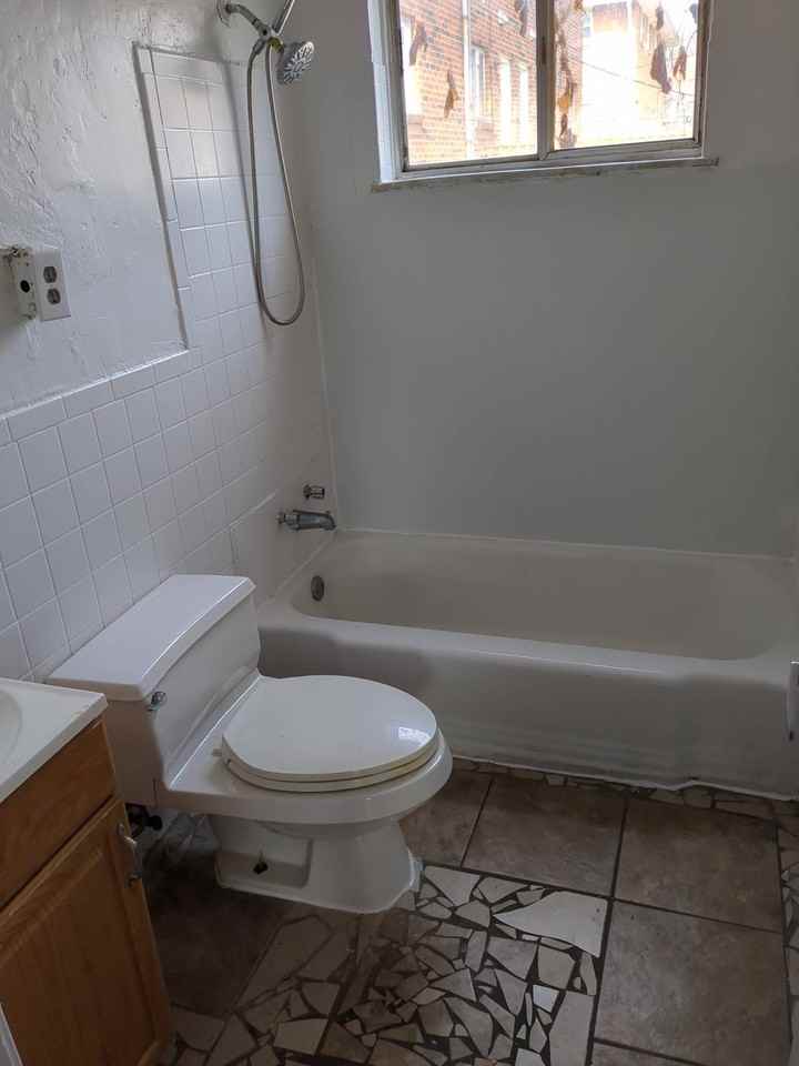 3333 S Oxford Ave #3333 - Photo 5 of 9