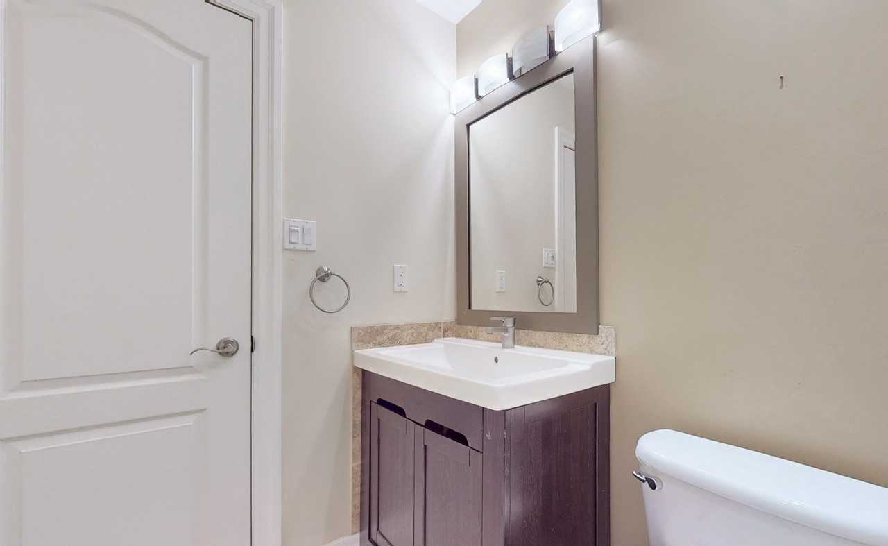 3030 Lake Shore Boulevard West #8 - Photo 7 of 34