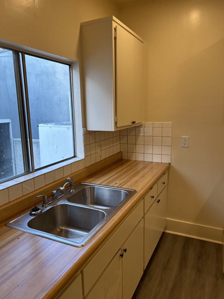 792 East 47th Street #3 - Photo 5 of 10