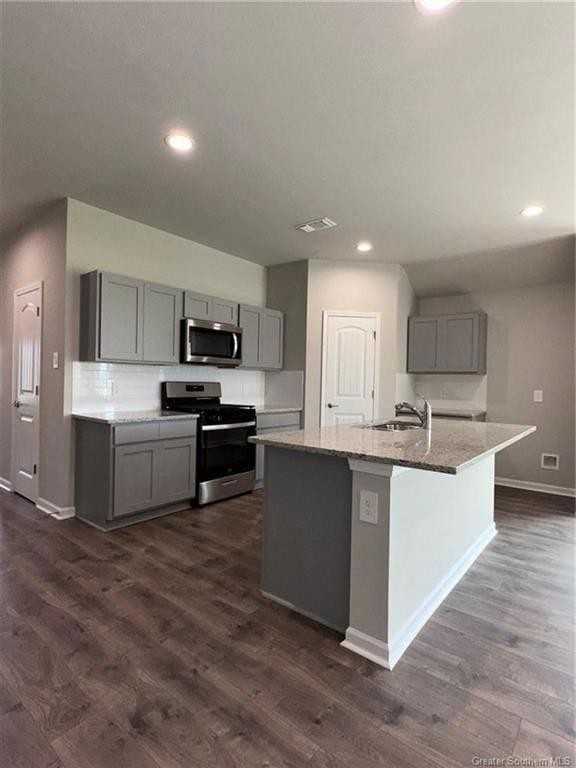 3143 Ravenwood St - Photo 3 of 7