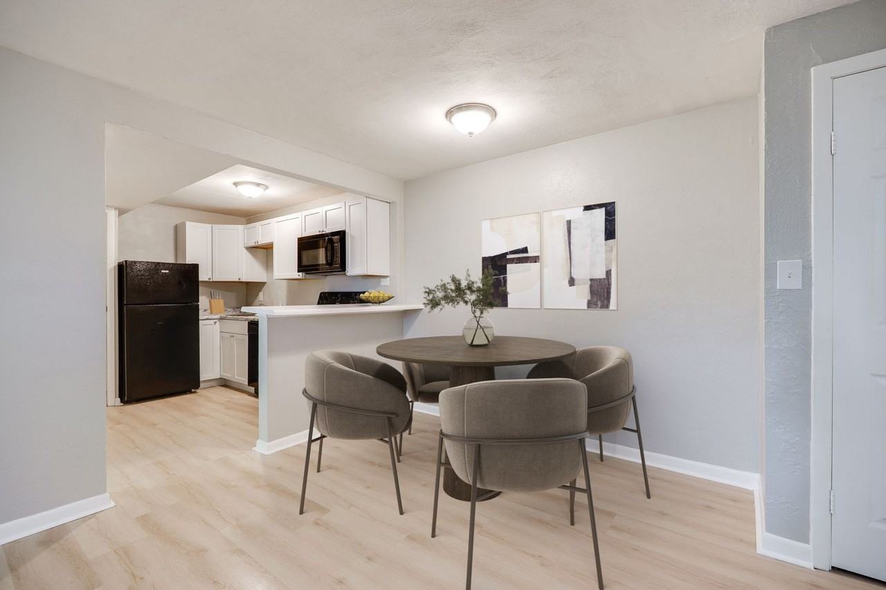 Monroe Terrace Apartments - Photo 4 of 27