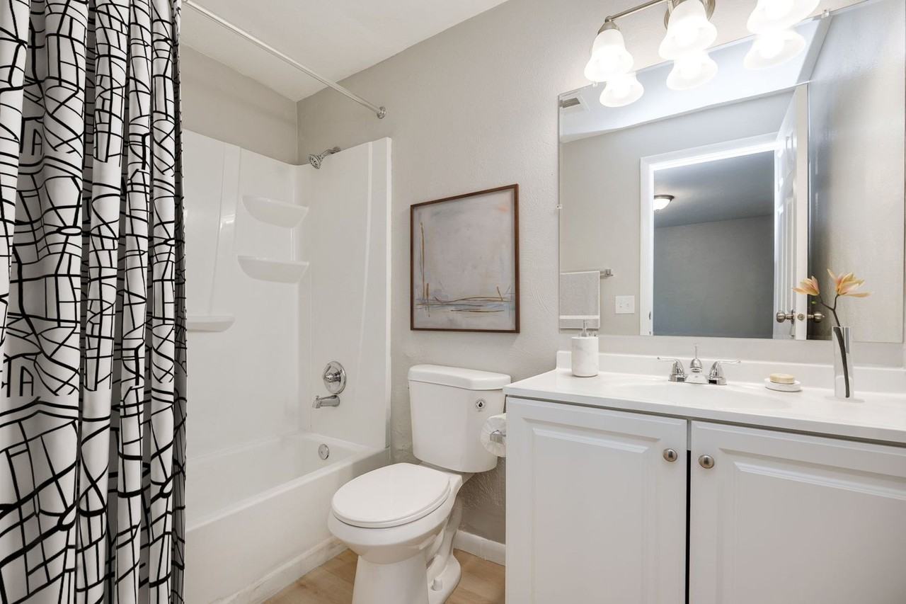 Monroe Terrace Apartments - Photo 7 of 27