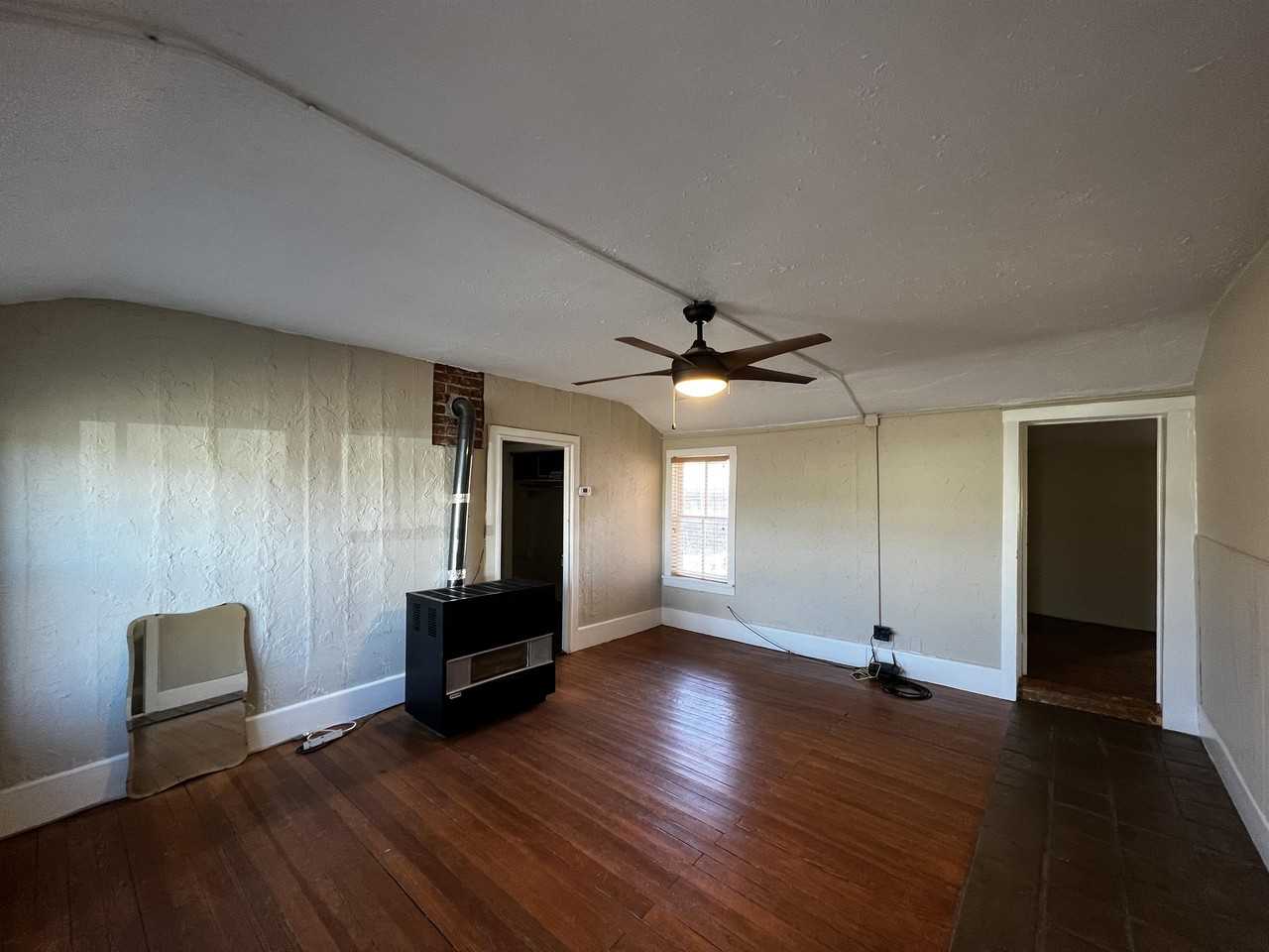 1225 H St #1 - Photo 3 of 8