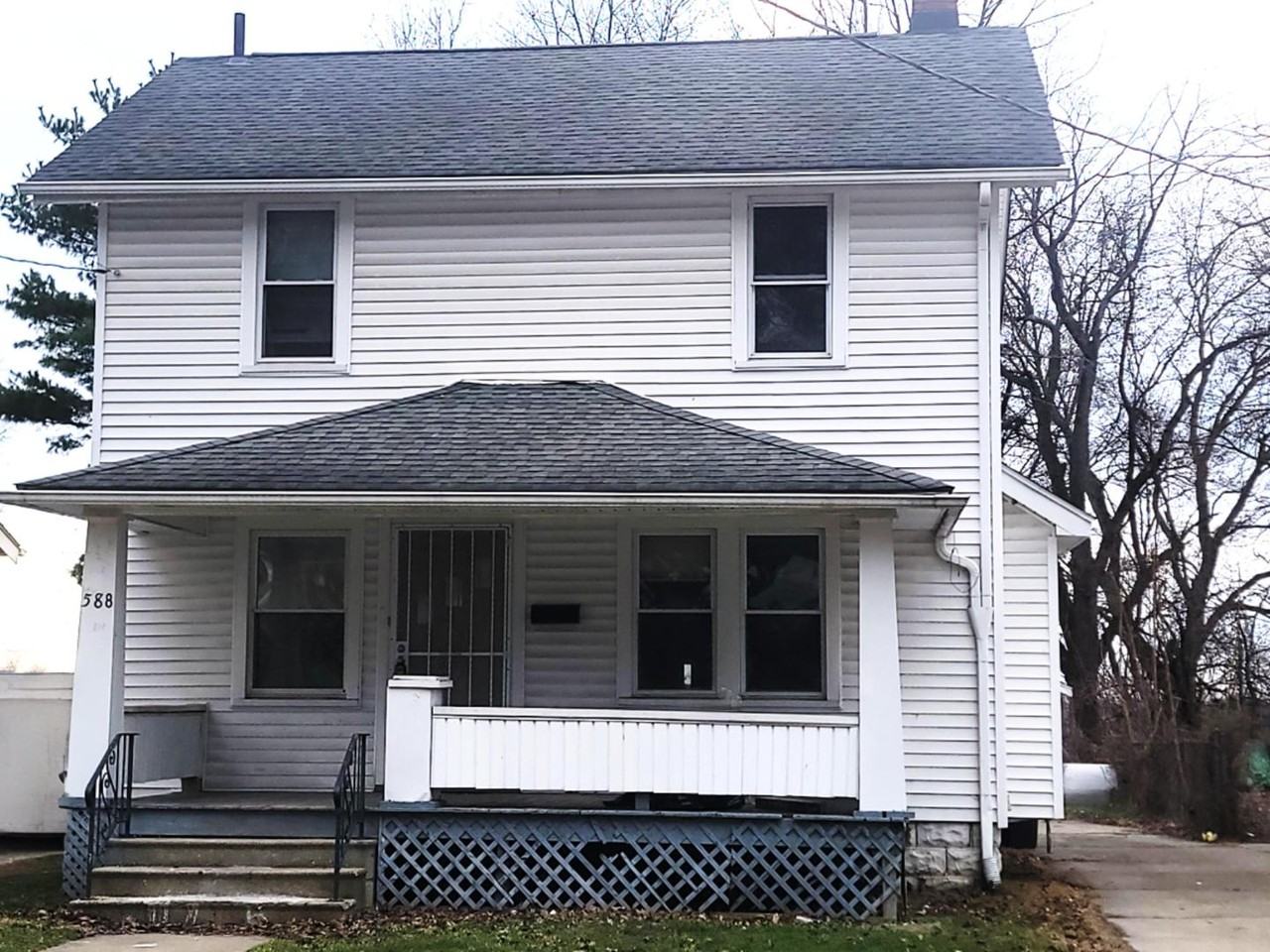 588 Sanford Ave - Photo 2 of 11