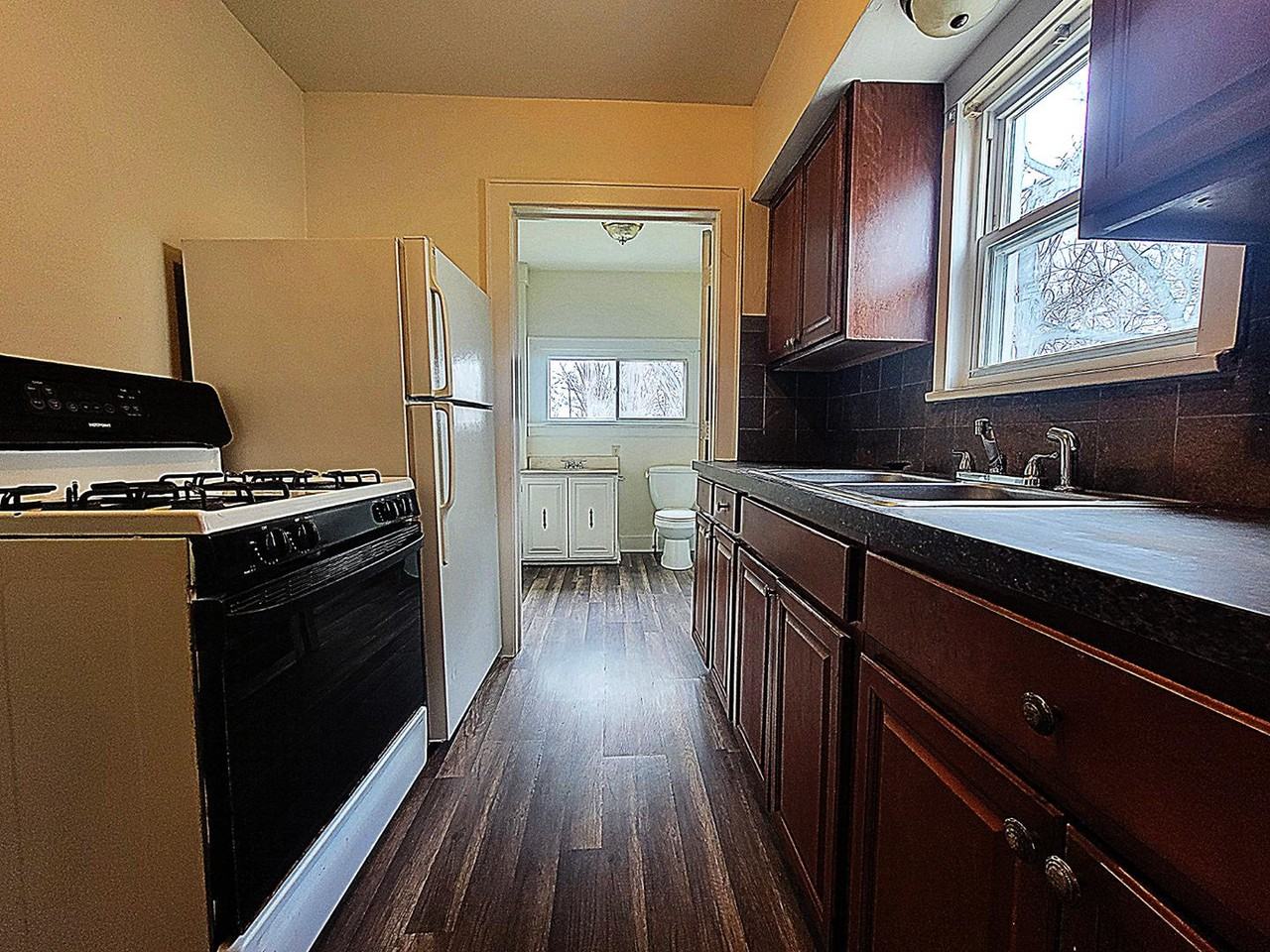 588 Sanford Ave - Photo 3 of 11