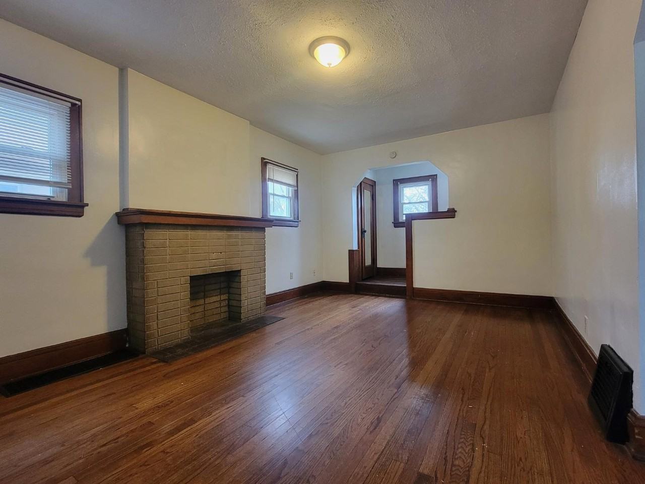 588 Sanford Ave - Photo 5 of 11