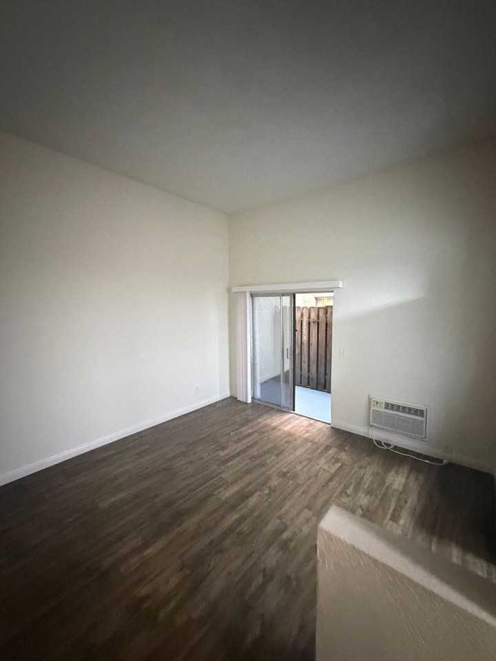 4124 Eagle Rock Blvd - Photo 4 of 15