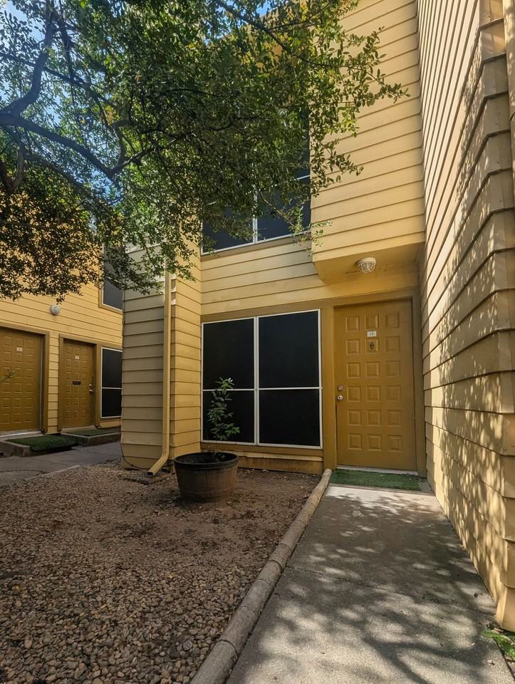 Great Neighborhood , Beautiful townhome !! - Photo 5 of 50