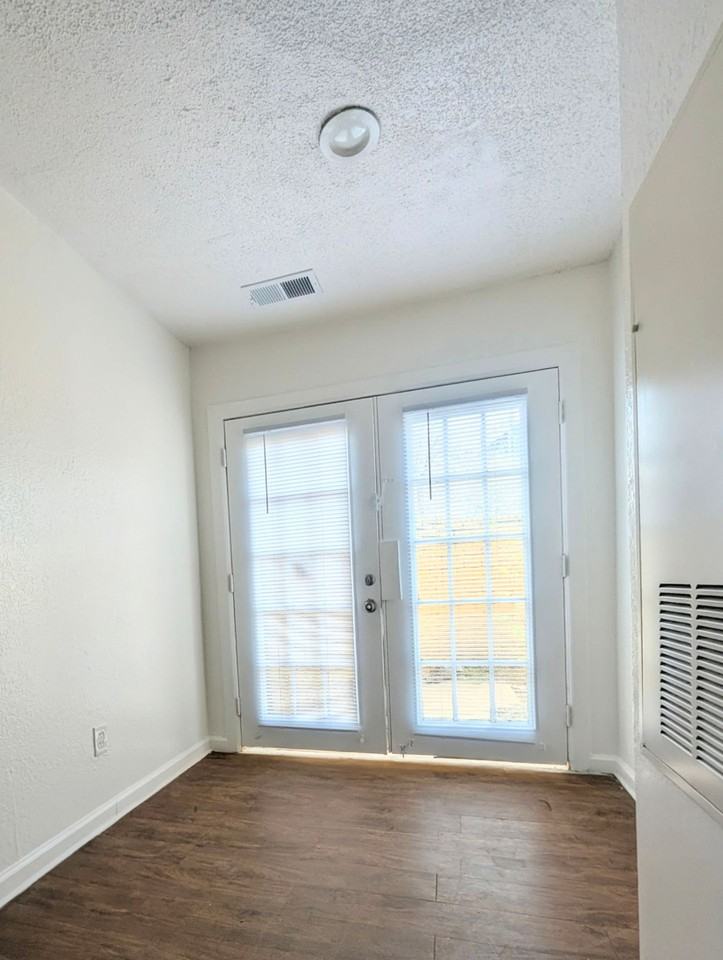 Great Neighborhood , Beautiful townhome !! - Photo 7 of 50