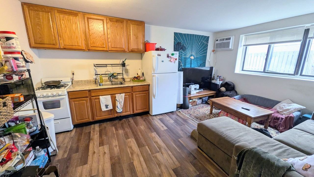 615 Ontario Street SE - Photo 3 of 26