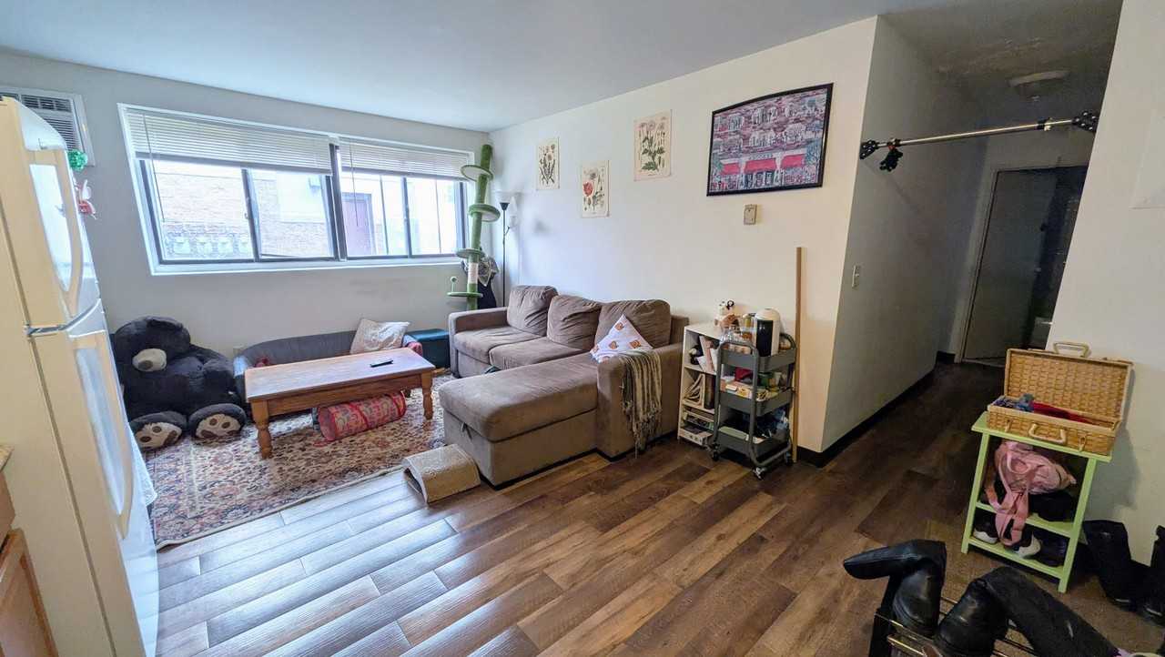 615 Ontario Street SE - Photo 4 of 26