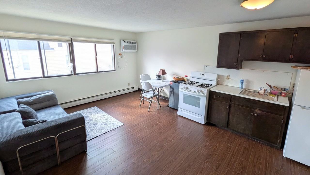 615 Ontario Street SE - Photo 3 of 26
