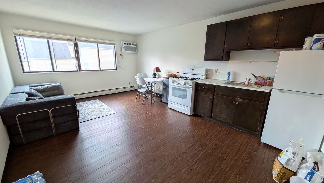 615 Ontario Street SE - Photo 5 of 26