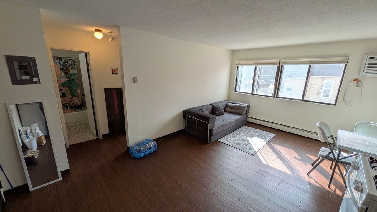 615 Ontario Street SE - Photo 6 of 26