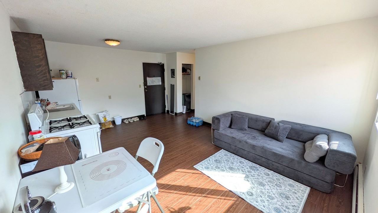 615 Ontario Street SE - Photo 7 of 26