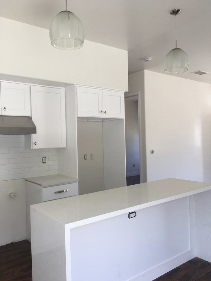 1323 North Eastern Avenue - Photo 4 of 26