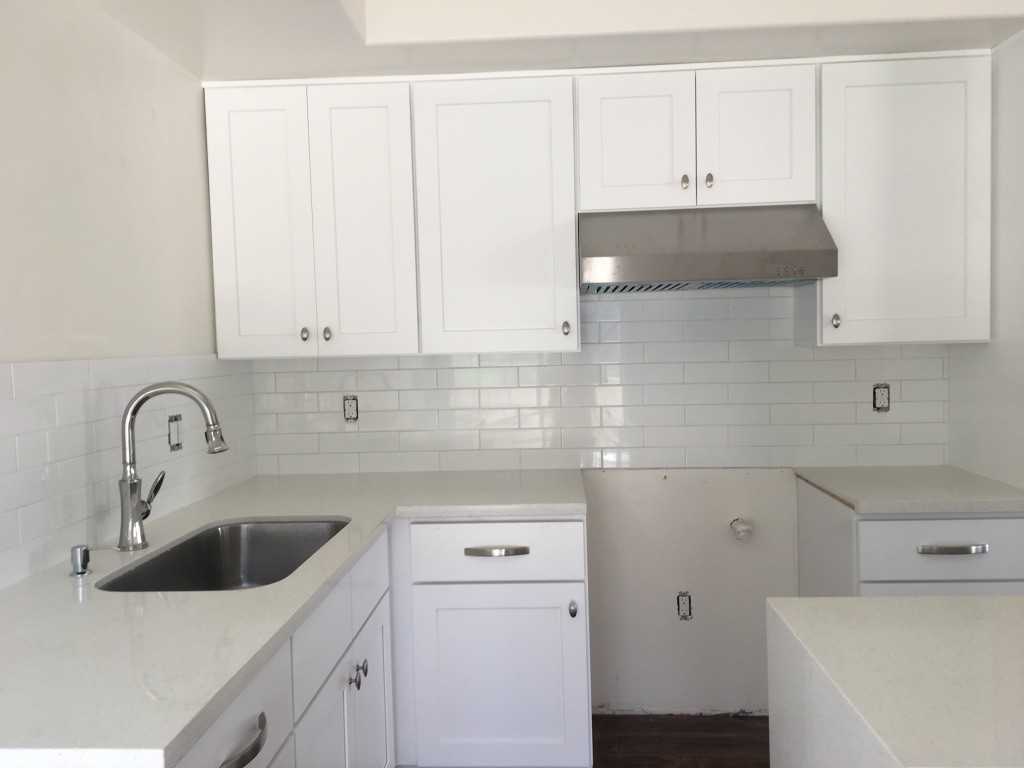 1323 North Eastern Avenue - Photo 5 of 26