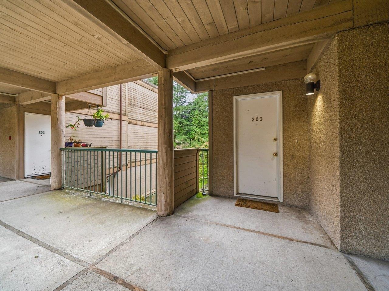 9133 Capella Dr - Photo 5 of 23