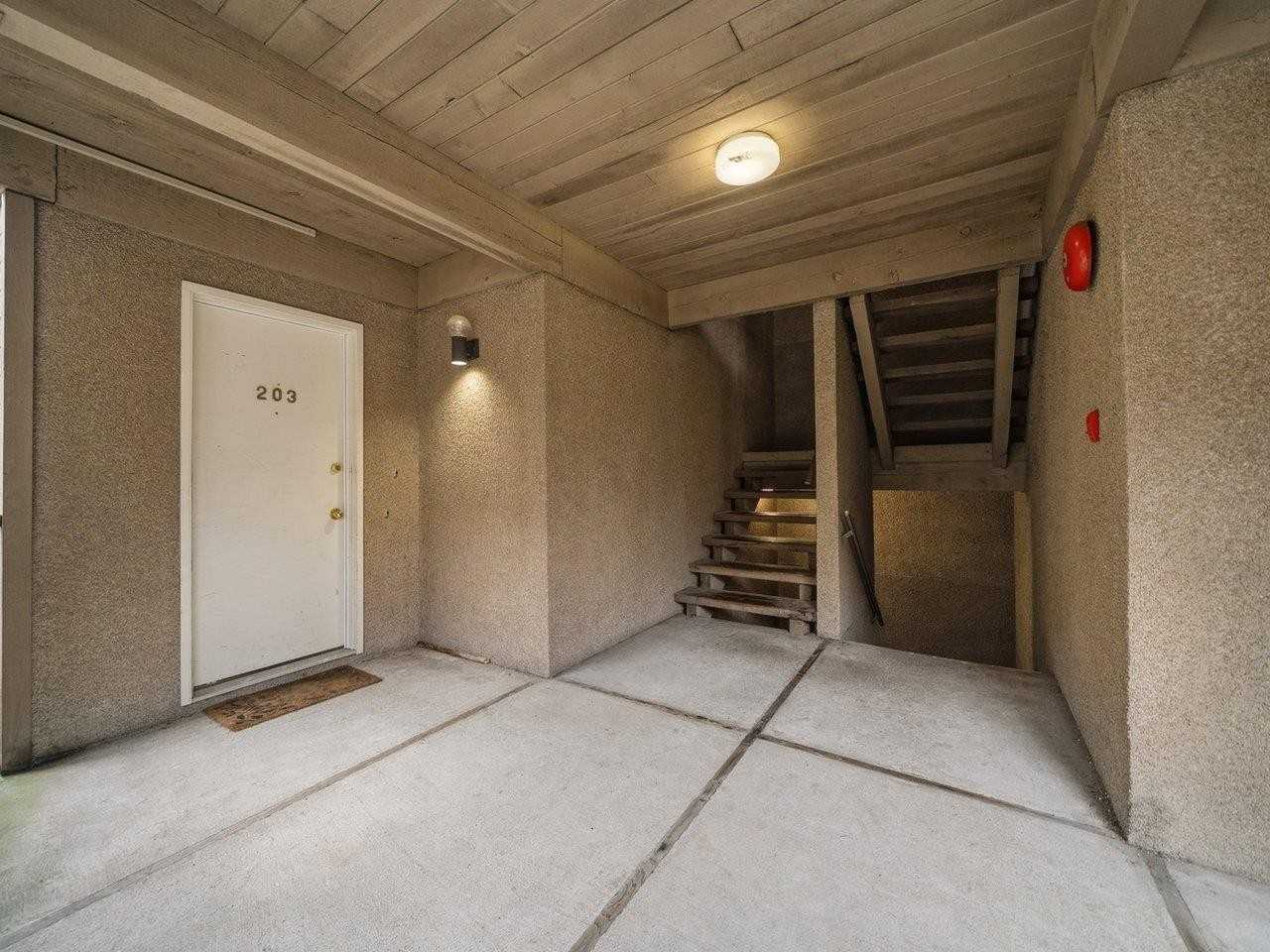 9133 Capella Dr - Photo 6 of 23