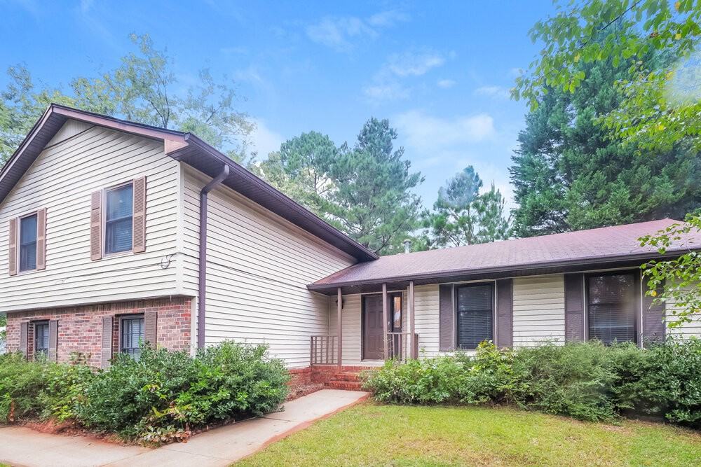 564 Clubhouse Dr Se - Photo 2 of 18