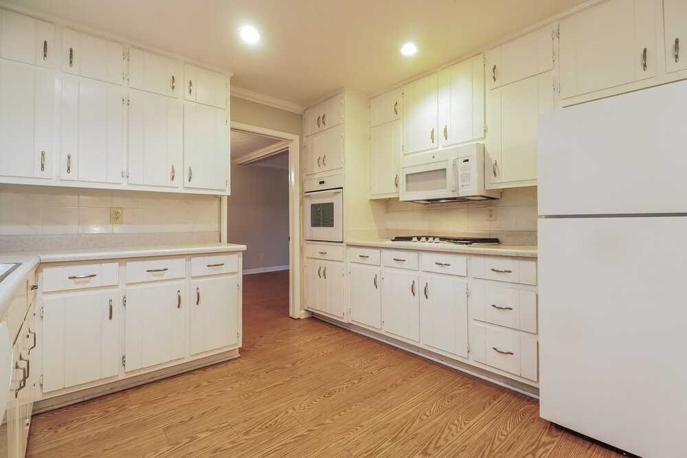 564 Clubhouse Dr Se - Photo 7 of 18