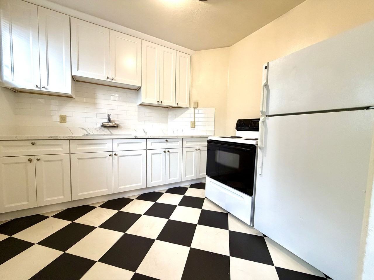 5109 E Burnside St 1-8 - Photo 5 of 27