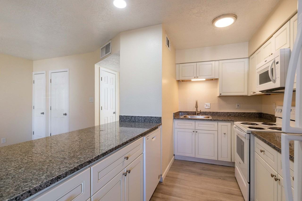 CRESTWOOD APARTMENTS - Photo 4 of 13