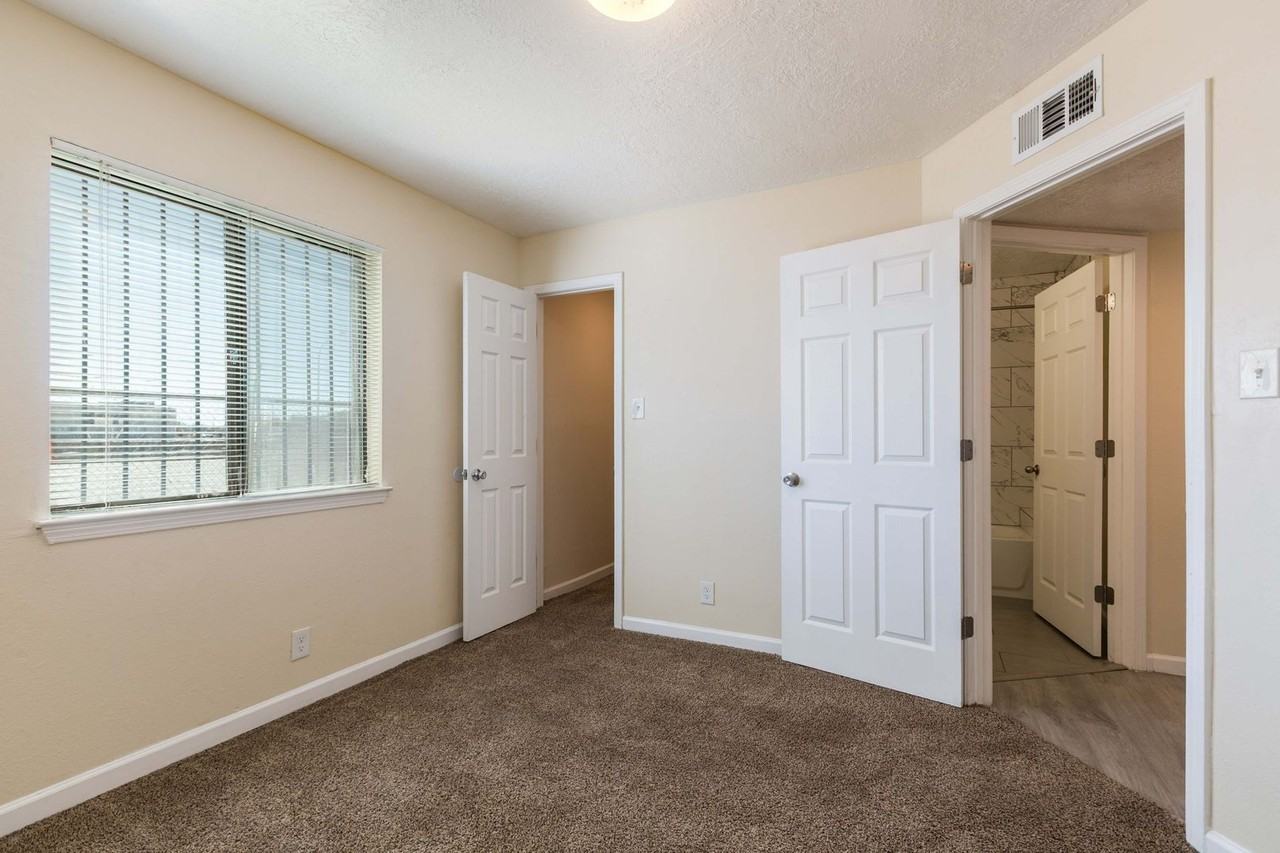 CRESTWOOD APARTMENTS - Photo 6 of 13